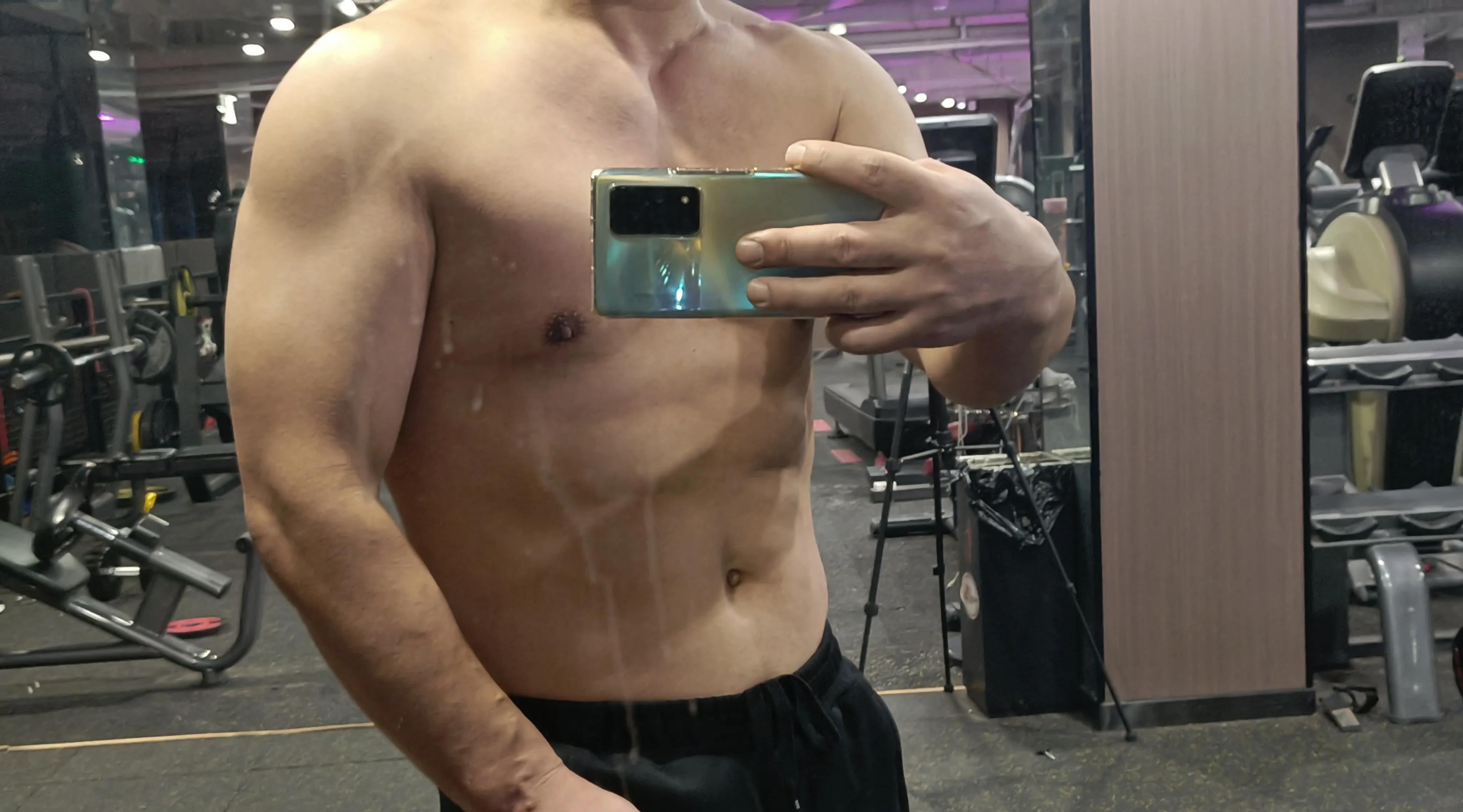 腹肌锻炼对腰背的影响_初学者健腹轮教学视频_腹肌训练作用