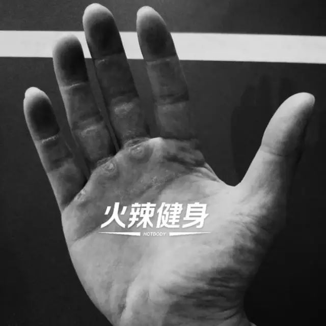 手套健身护腕需要戴吗_健身手套护腕有用吗_健身手套需要护腕吗