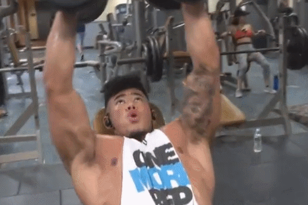 哑铃健身椅什么牌子好_哑铃全身训练_哑铃动作详解