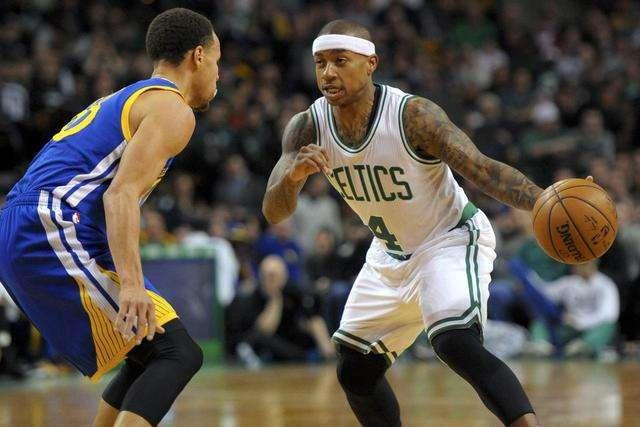 巅峰时期的小托马斯对位库里，场均21分，那库里发挥如何呢？