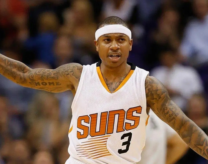 问鼎app官方下载 35岁小托马斯依旧在训练寻找回归NBA的机会，八块腹肌证明有实力