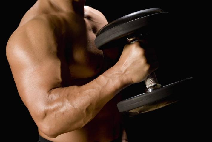 哑铃塑造肌肉线条技巧_哑铃健身椅什么牌子好_哑铃锻炼胸肌方法