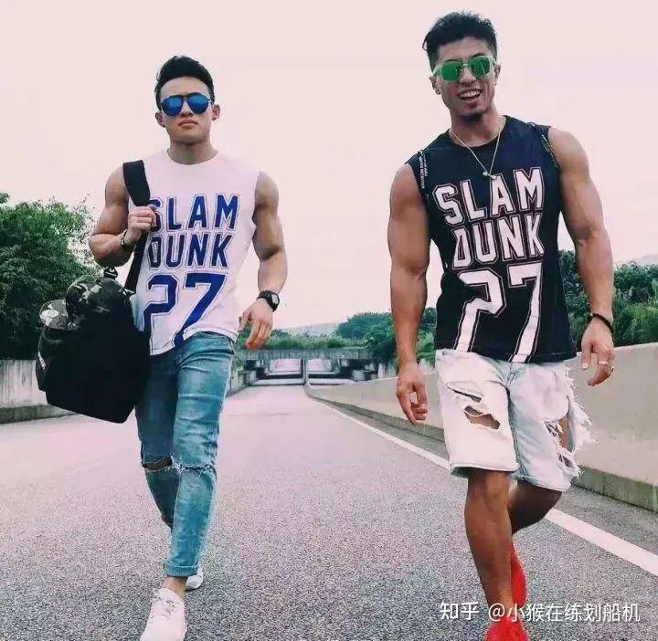 买哑铃送的手套和套怎么戴_哑铃手套的正确戴法图_唐力龙哑铃健身手套
