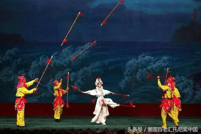 有舞台旧布景没上色怎么办_舞台布景搭建_有没有舞台上的旧布景