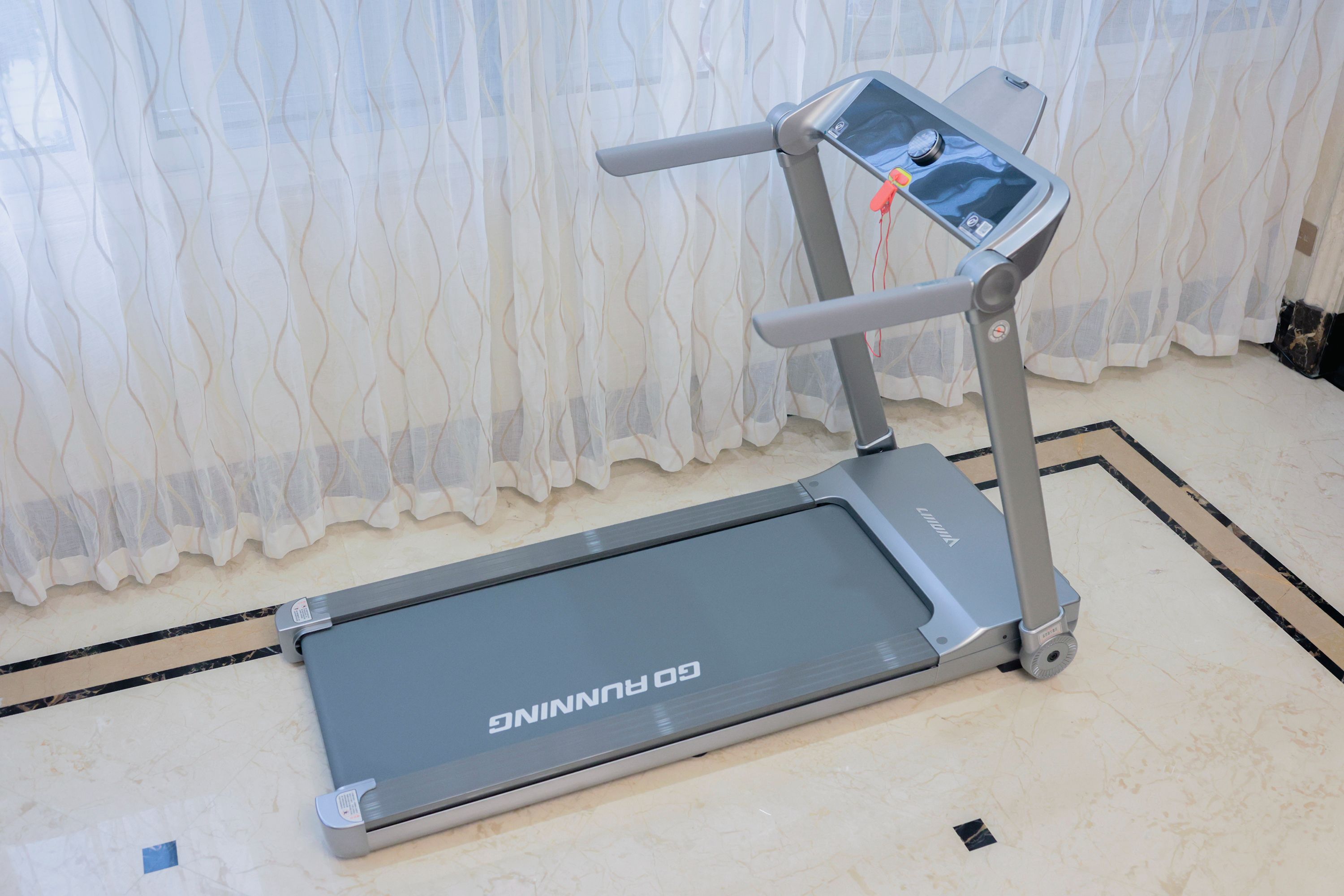 荣耀亲选磁悬浮减震跑步机品质做工分析_家用跑步机什么牌子的好_荣耀亲选磁悬浮减震跑步机免安装收纳设计