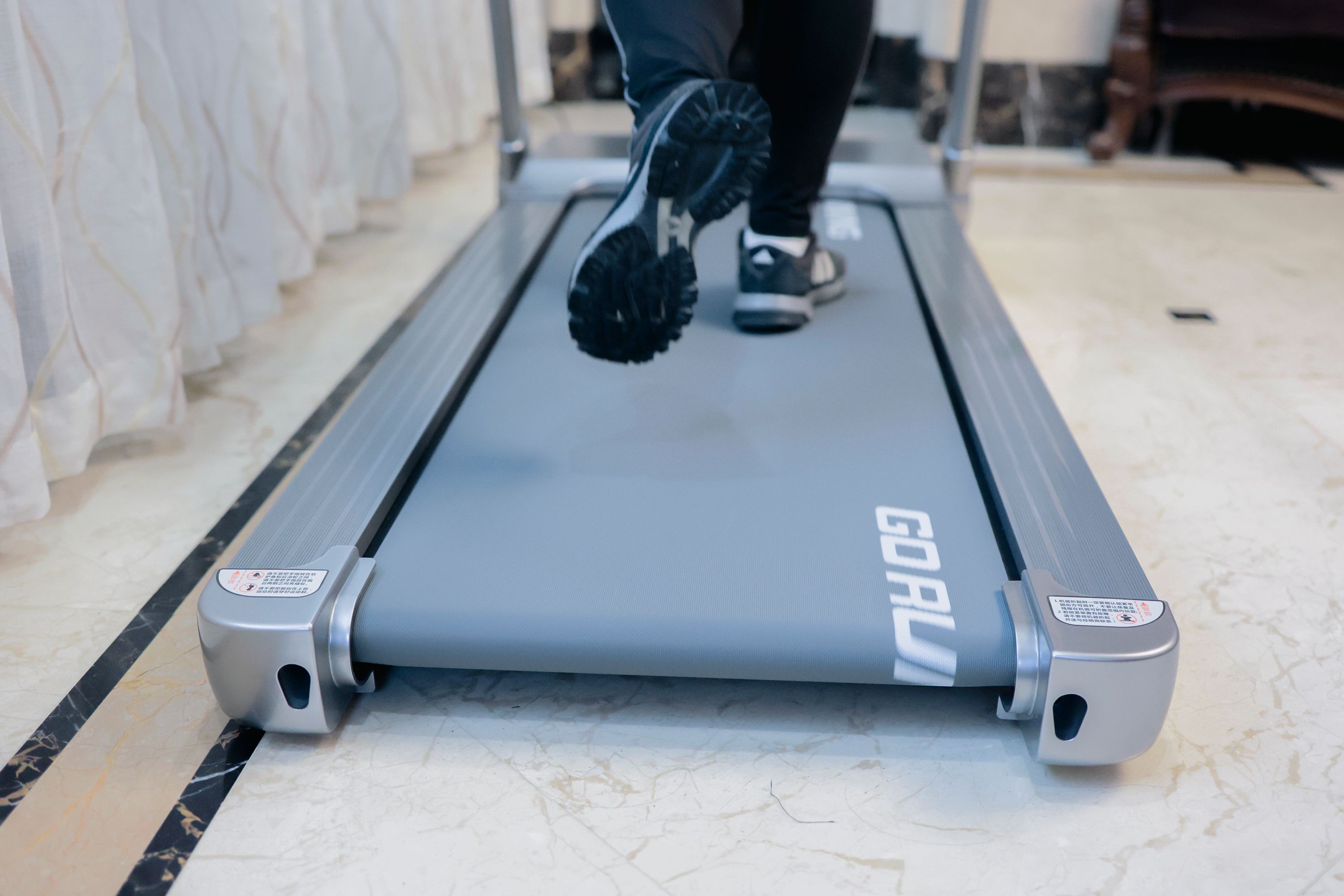 荣耀亲选磁悬浮减震跑步机品质做工分析_荣耀亲选磁悬浮减震跑步机免安装收纳设计_家用跑步机什么牌子的好