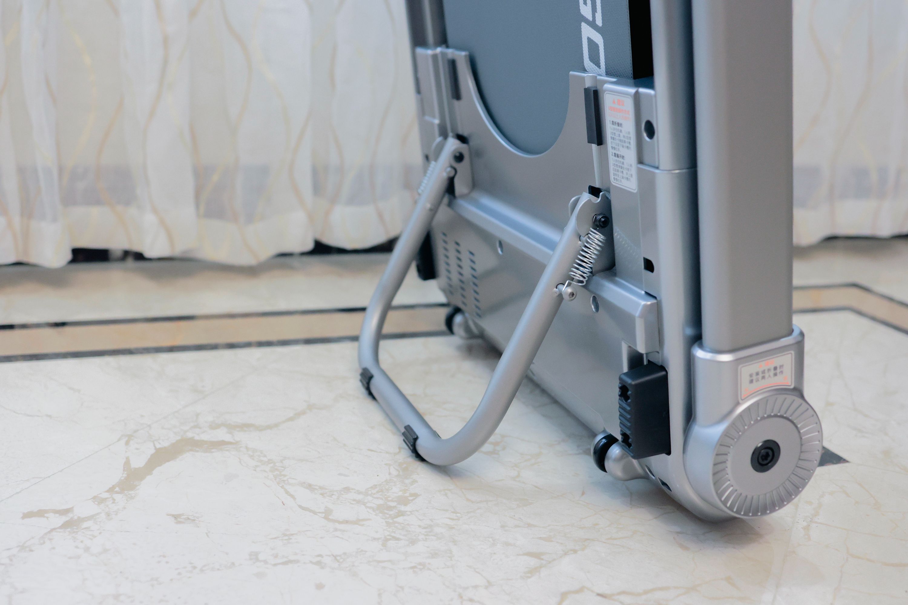 荣耀亲选磁悬浮减震跑步机品质做工分析_家用跑步机什么牌子的好_荣耀亲选磁悬浮减震跑步机免安装收纳设计