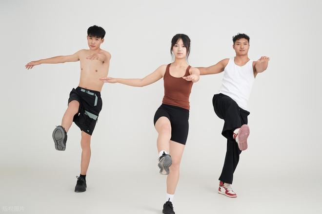 深蹲燃脂效果_燃脂运动排行榜_减肥的健身操