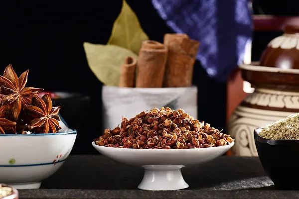 过量食盐危害_高血压那些食品可以吃_高血压与高盐饮食