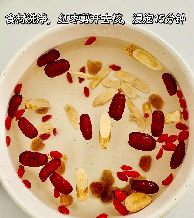 长期喝黑枸杞皮肤好得不得了_办公室养生枸杞红枣配方_气血不足黄芪茶