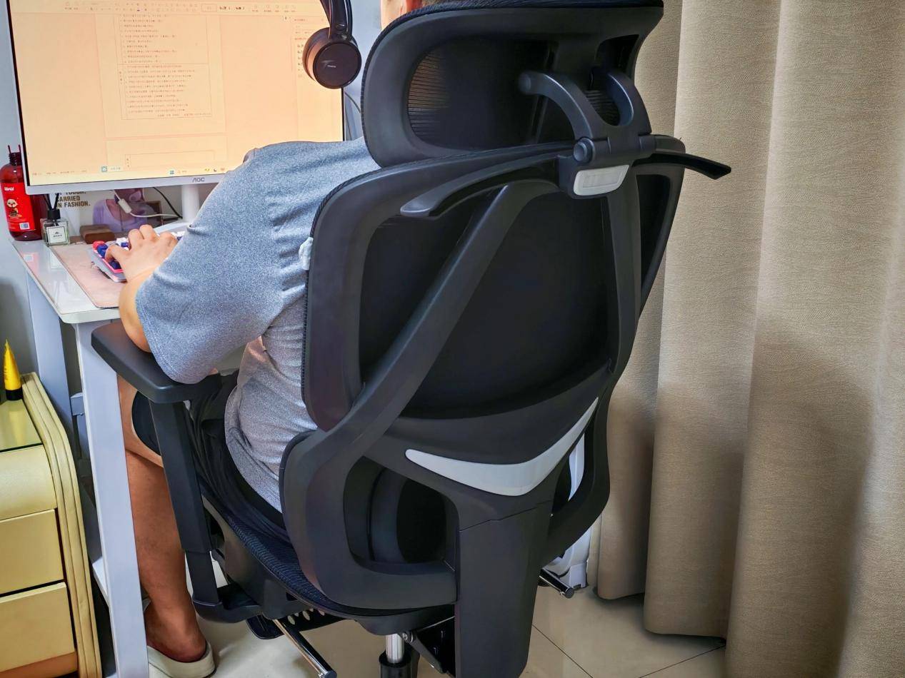 支撑到位舒适耐用的人体工学椅推荐_最新上下摇晃的健身椅_人体工学椅选购指南