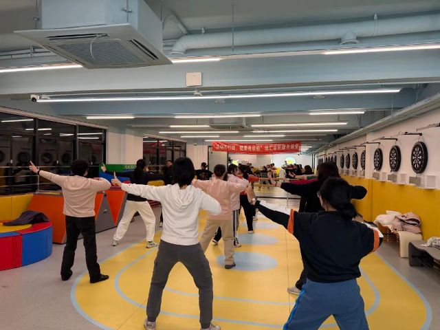 搏击燃脂尊巴课程_有氧操结合瑜伽_徐汇市民健身夜校