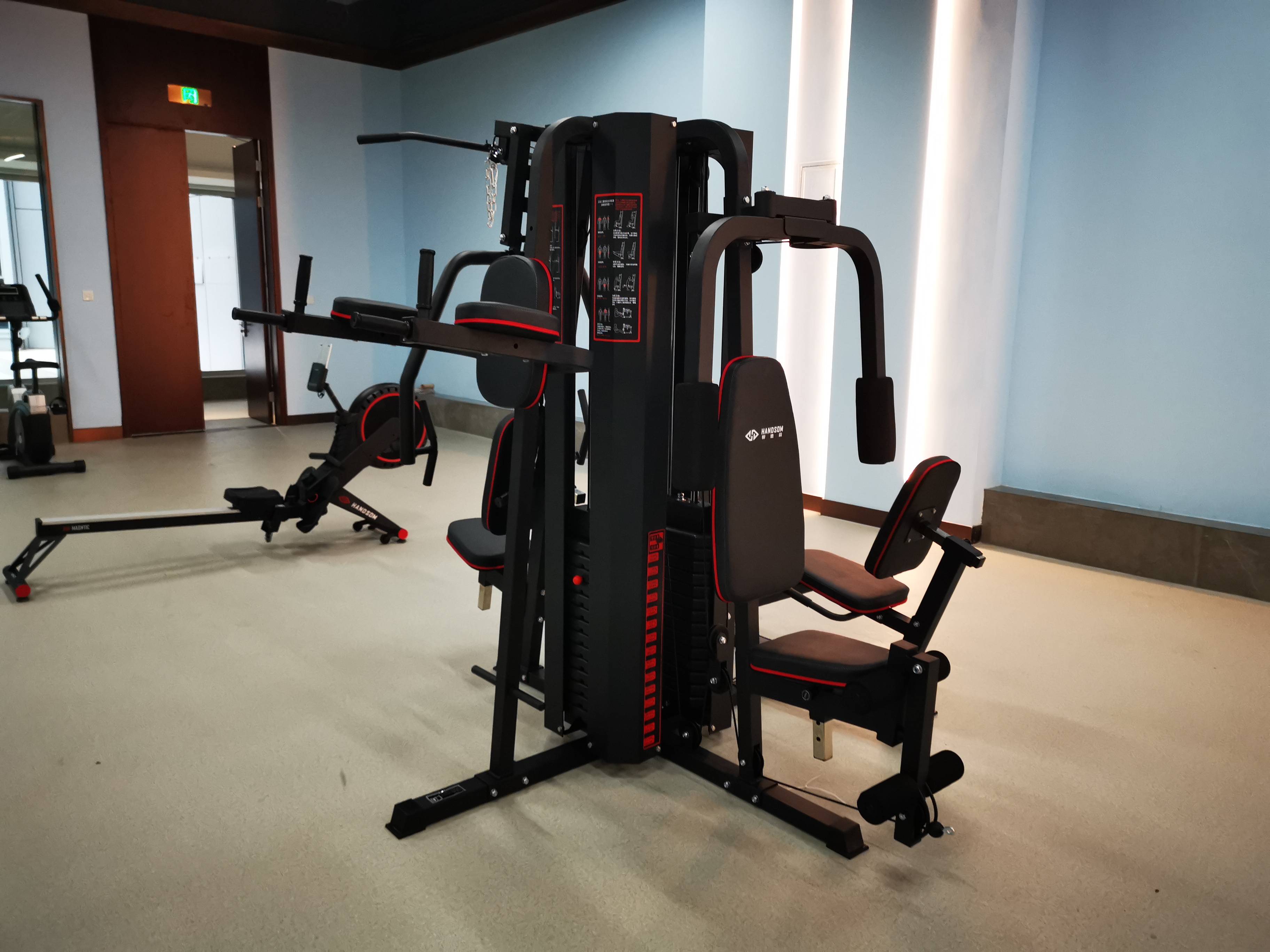 综合训练器多种功能及使用技巧_综合训练器正确使用方法_单人站综合训练器使用