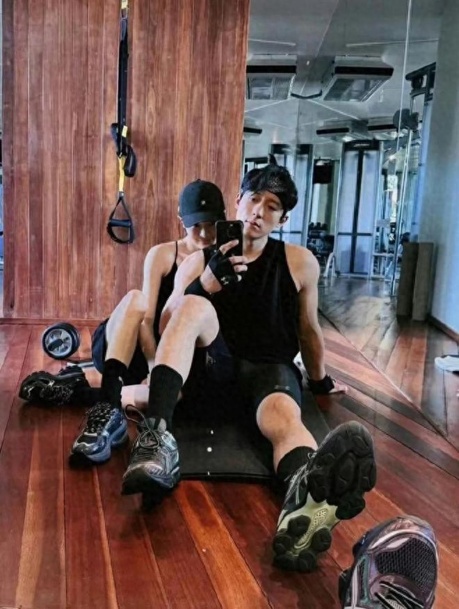 网上买跑步机什么牌子好_小众运动鞋选购指南_中产运动鞋品牌推荐