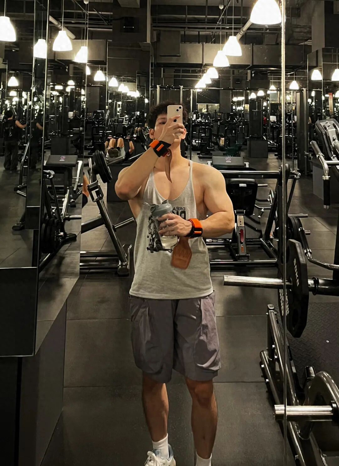 问鼎娱乐官网下载 告别瘦竹竿油腻膀BING哥揭秘男人视觉增肌的黄金六大肌群训练法则