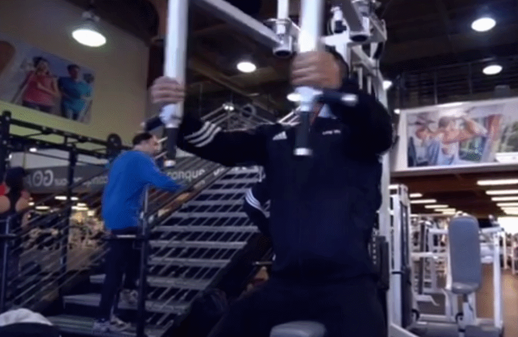 胸肌中部强化训练_坐姿器械飞鸟训练方法_大飞鸟综合训练器