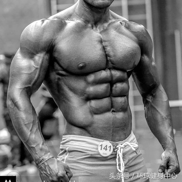 大飞鸟综合训练器_坐姿器械飞鸟训练方法_胸肌中部强化训练