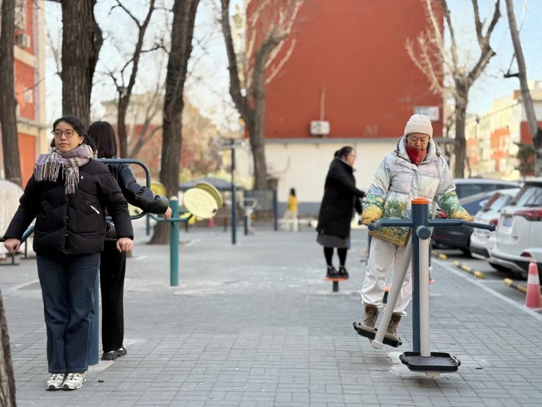 小区健身器材使用方法_缓解腰酸背痛的器械_家庭多功能健身椅
