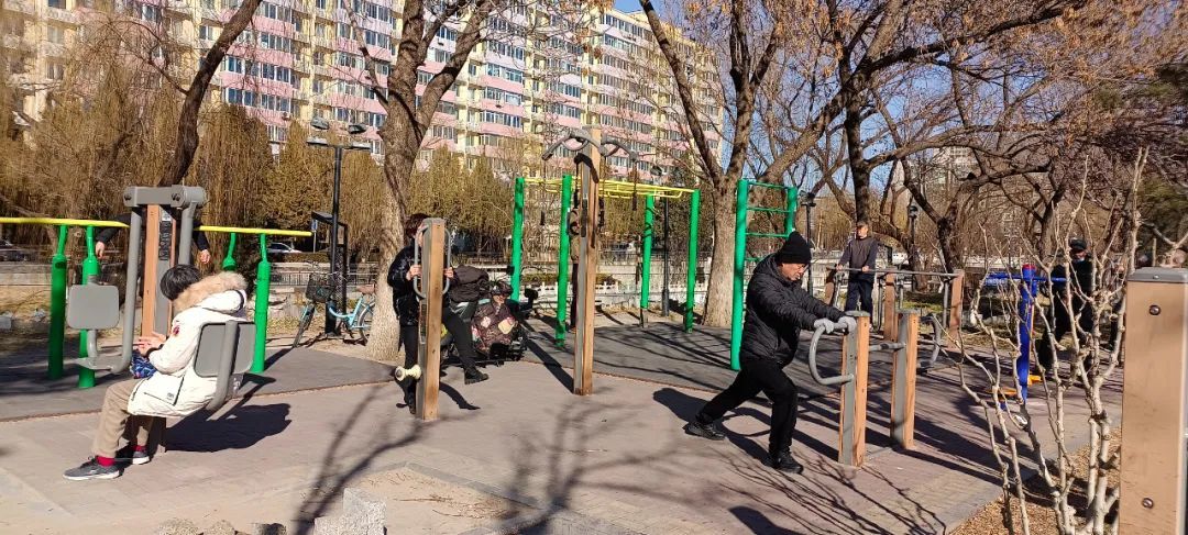 缓解腰酸背痛的器械_家庭多功能健身椅_小区健身器材使用方法