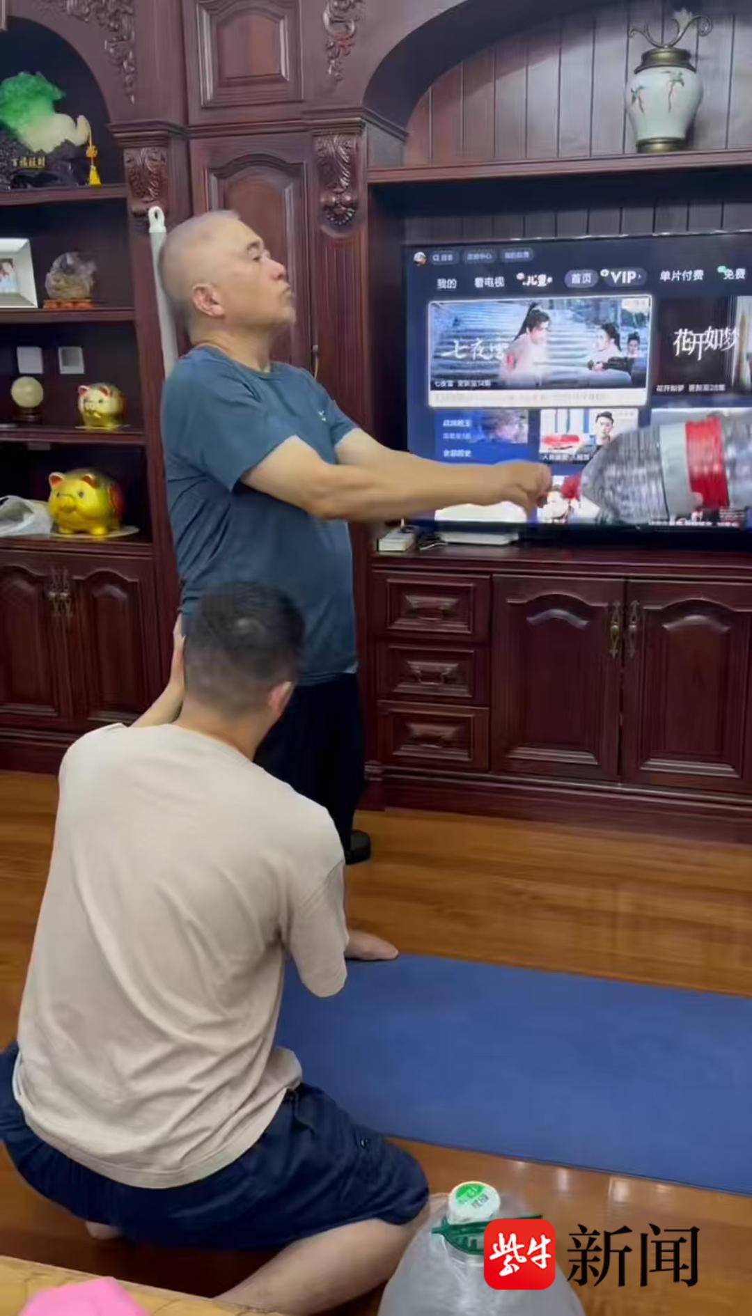 苏州女婿陪练老丈人减肥_家庭多功能健身椅_65岁老人减肥椅子操