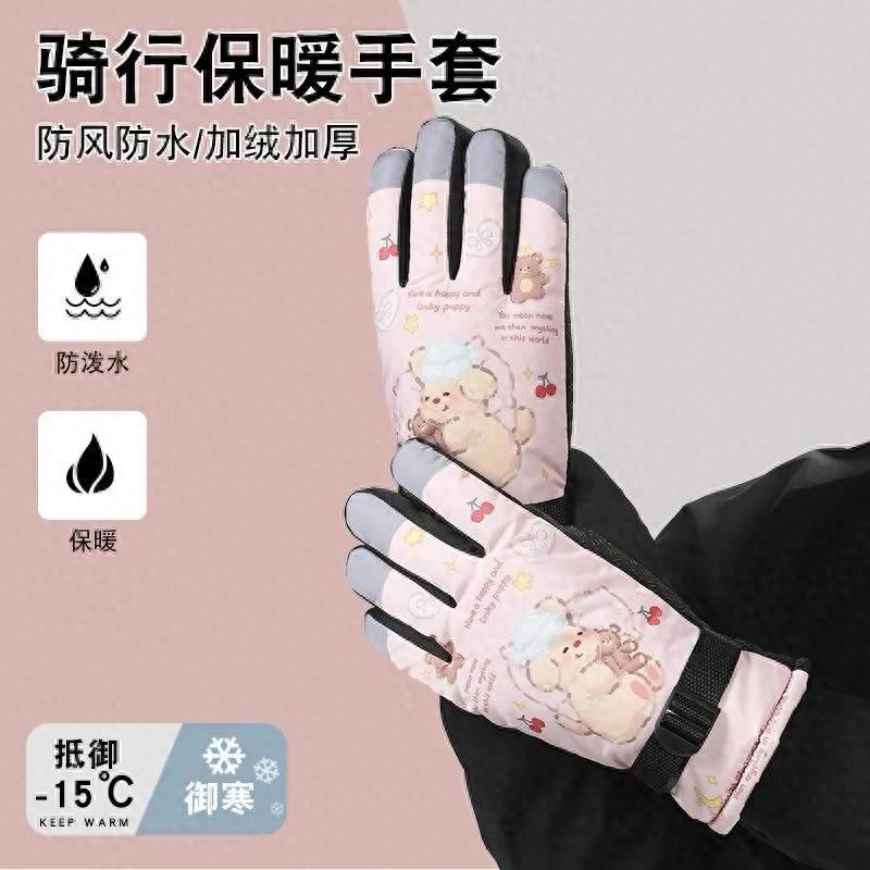 2025年最精准免费资料 三款冬日手套太会了！实用萌趣氛围感全拿捏
