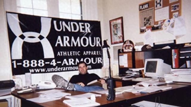 2025全年免费资料查询 三折都没人抢！安德玛年亏14亿，留不住中国消费者，恐难翻身？