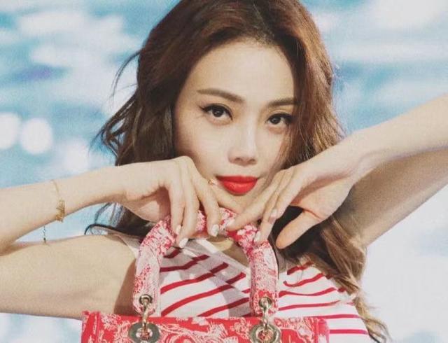 正脸好看女生_女人显老脸部特征苹果肌_侧脸不好看女生