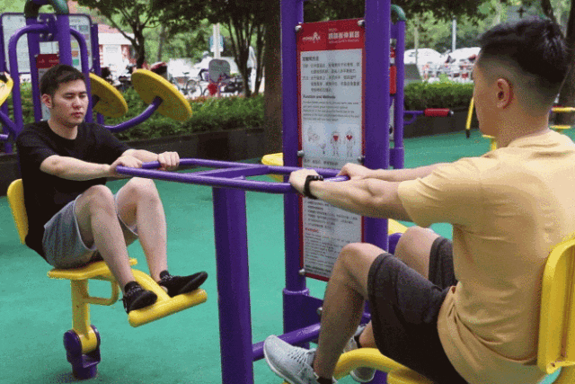 单人站综合训练器使用_上海社区健身设施分布_社区健身器材使用方法