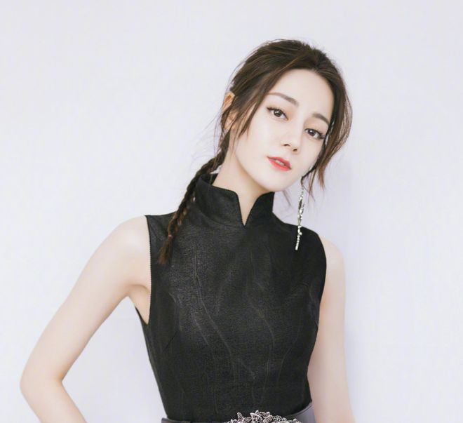 女人显老脸部特征苹果肌_饱满额头_面部线条流畅