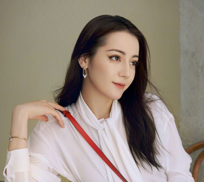 女人显老脸部特征苹果肌_饱满额头_面部线条流畅