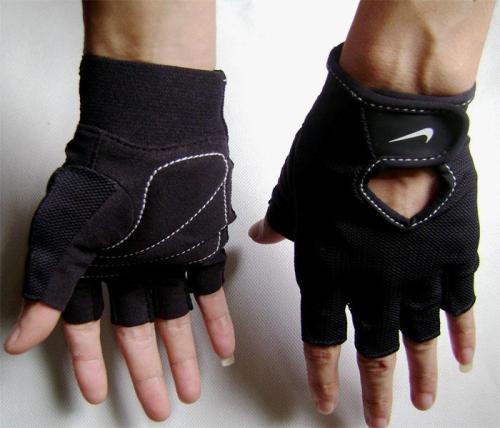 2025年最精准免费资料 新手健身，用什么手套好呢？