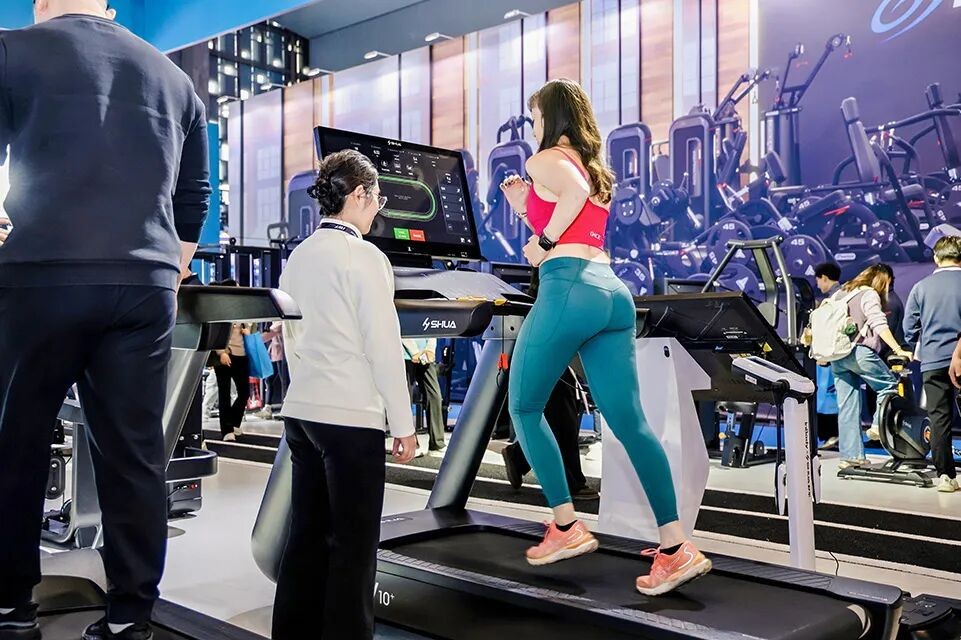 AI健身房智能化升级_综合训练器品牌_舒华体育高端商用健身解决方案