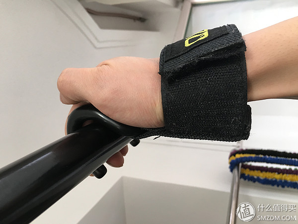 哑铃选购指南_家庭健身设备_健身手套小还是大点好