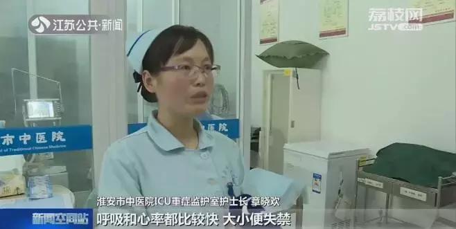 脸上痘痘感染_痘痘里的血要挤干净吗_危险三角区挤痘后果