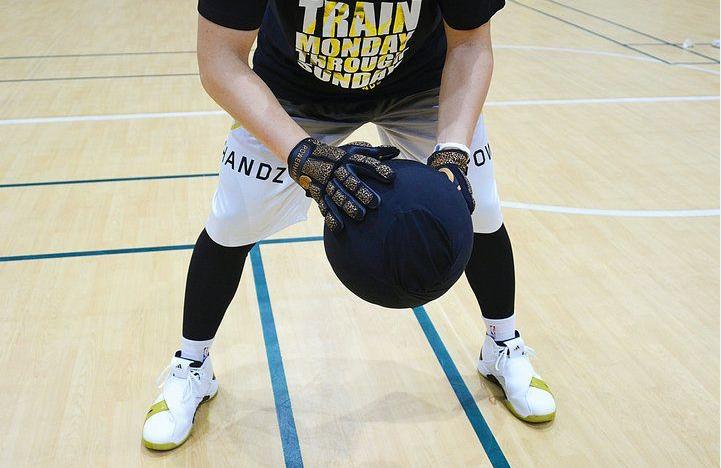 健身手套小还是大点好_篮球训练手套_欧文林书豪同款手套