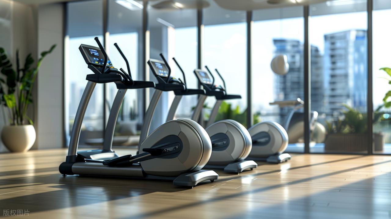 锻炼腰椎的运动器材有哪些_膝盖保护有氧器械_中年人椭圆机训练