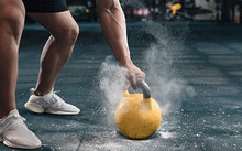 力量综合训练器_自制力量训练器材方法大全_核心力量训练器材好还是徒手好