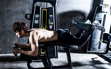 自制力量训练器材方法大全_力量综合训练器_核心力量训练器材好还是徒手好