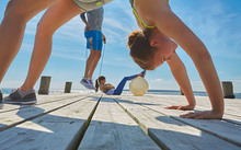 力量综合训练器_核心力量训练器材好还是徒手好_自制力量训练器材方法大全