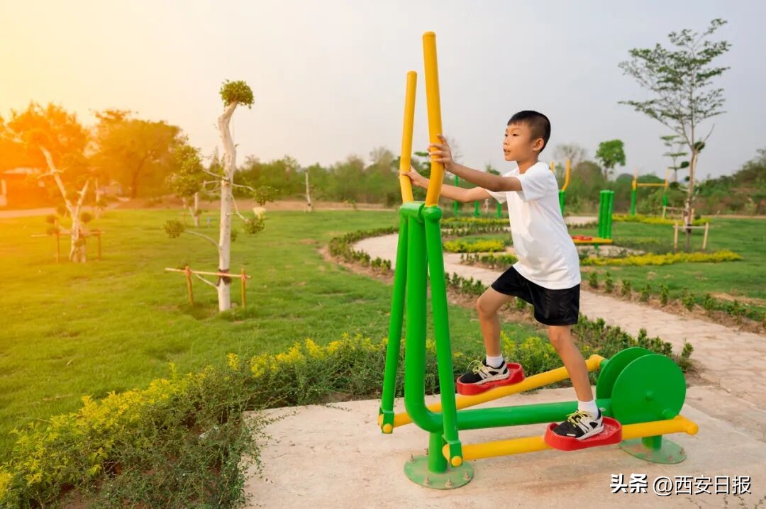 太空漫步机正确用法_健身椅的正确使用方法_小区健身器材使用方法