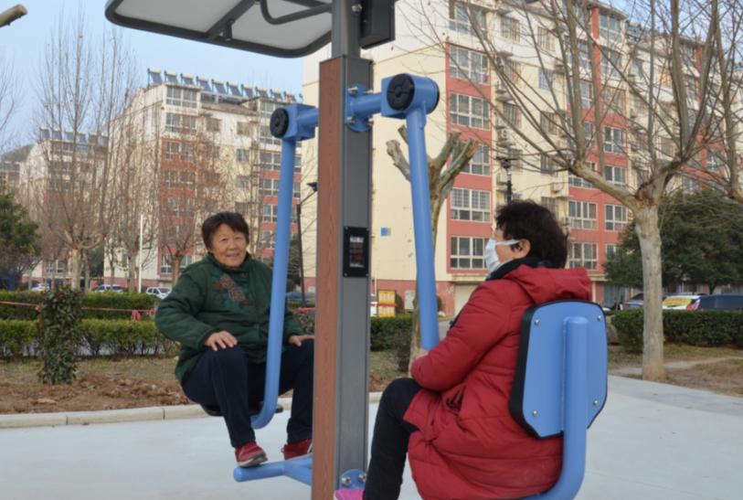 健身椅的正确使用方法_小区楼下健身器材_太空漫步机锻炼方法