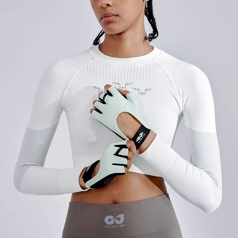 防滑半指健身手套选购指南_健身手套紧点好吗_女士防滑半指健身手套怎么选