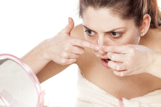 痤疮反复发作原因_脸上长痘痘要吃什么_如何减少痘痘复发