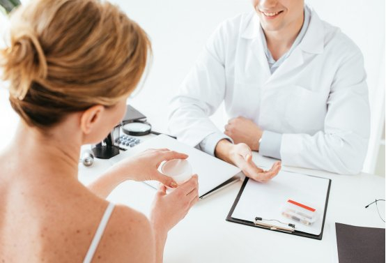 如何减少痘痘复发_痤疮反复发作原因_脸上长痘痘要吃什么