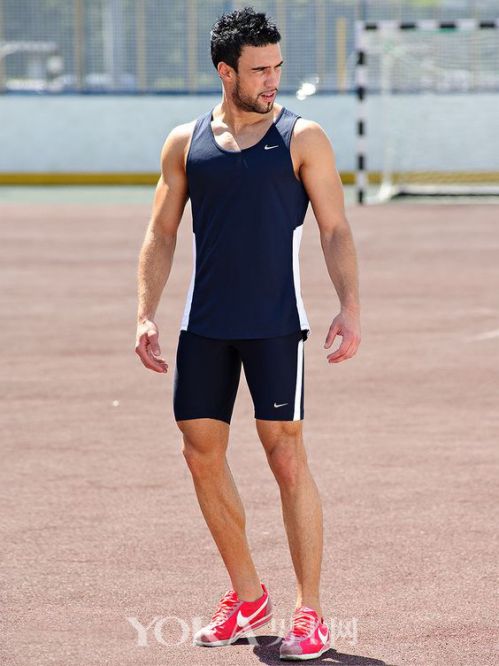 健身服推荐_健身护腕手套_健身装备选择