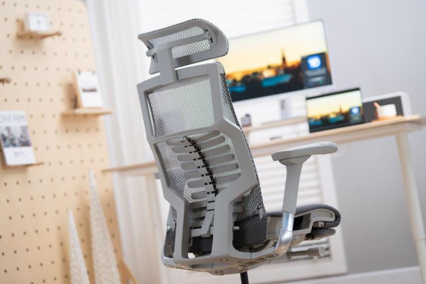 健身椅使用方法视频_人体工学椅护腰护脊 仿生脊椎动态调节 8轴双芯漂移卸力底盘