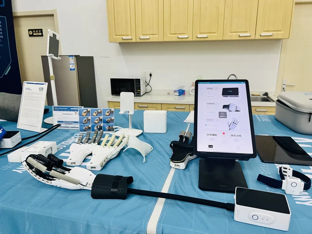 新澳门天天免费谜语解法答案 会“读心术”的康复“手套”，提升偏瘫患者30%的日常生活能力