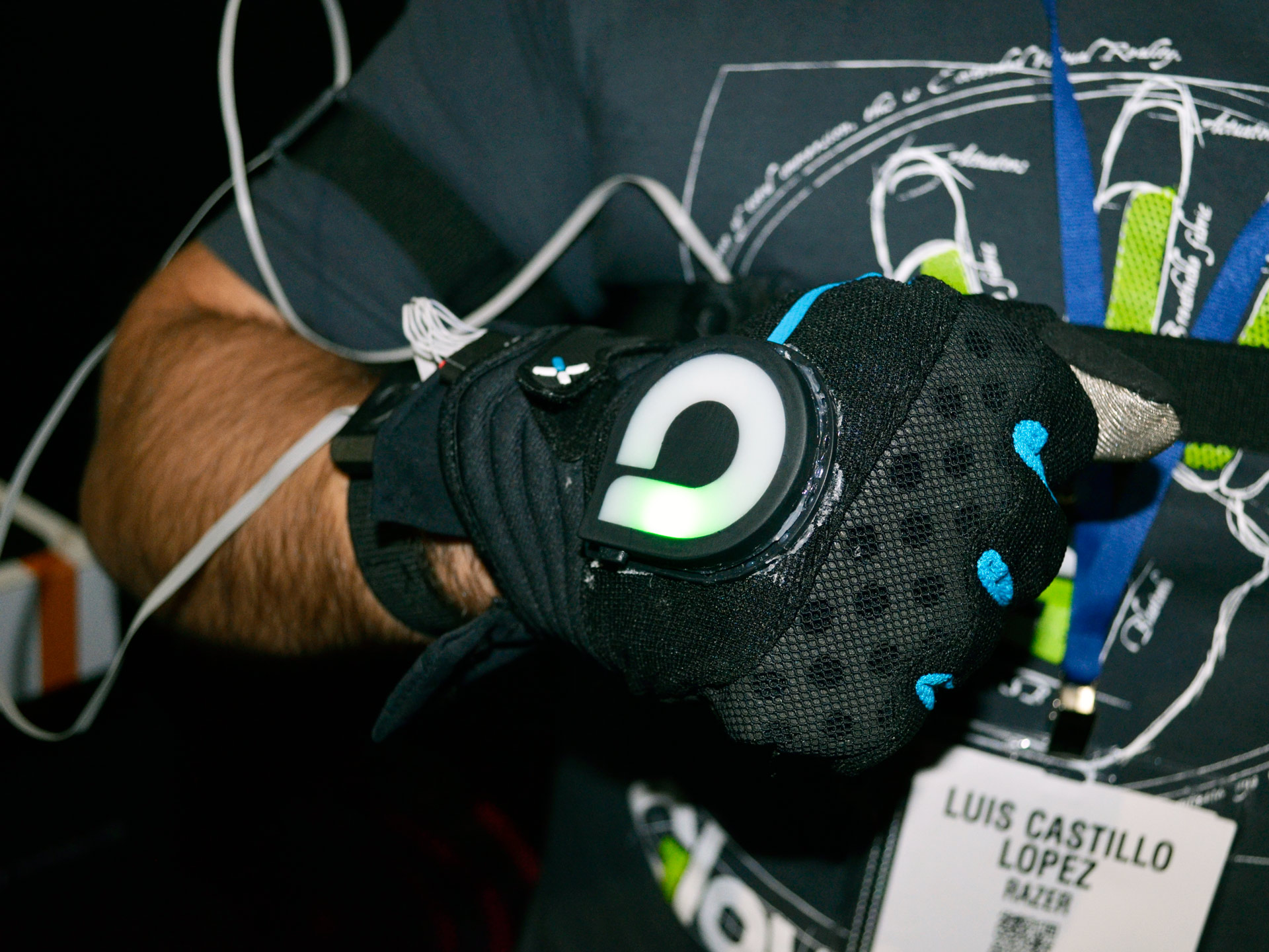 健身手套 知乎_Gloveone触觉手套 IMU追踪系统 VR手套电容式传感器