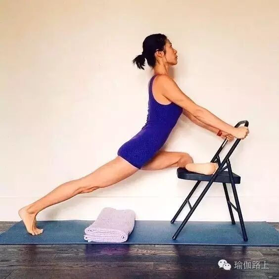 健身椅使用方法图片_瑜伽椅练习_瑜伽椅辅助体式