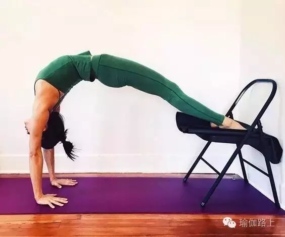 瑜伽椅练习_瑜伽椅辅助体式_健身椅使用方法图片